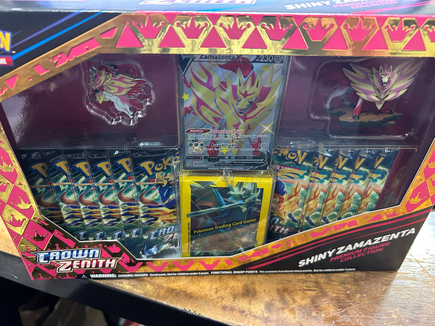 CROWN ZENITH SHINY ZAMAZENTA PREMIUM FIGURE COLLECTION